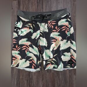 Rip Curl- Men’s tropical print boardshorts with pockets and drawstring